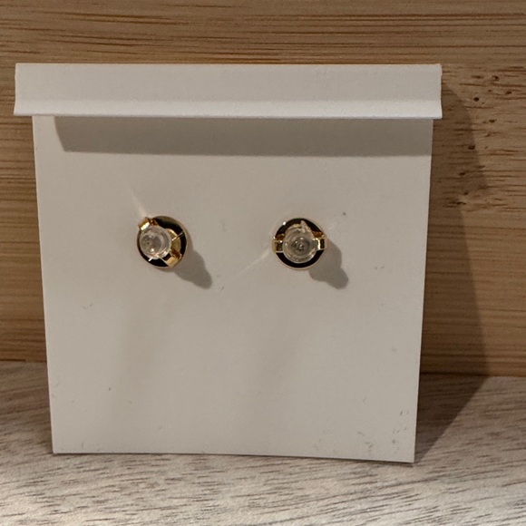 Tory Burch NWOT Kira Clover Gold Pearl Drops Earrings. - Picture 2 of 4